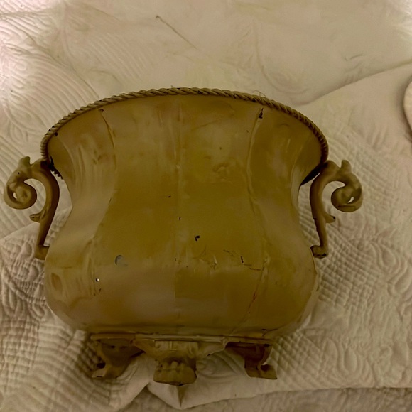 Gorgeous Vintage planter.  Some markings inside. Otherwise great condition - Picture 6 of 7